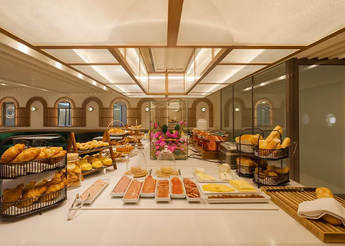 Luster Hotel